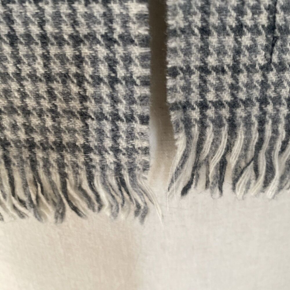 Vintage GLENSCOT Scarf Wool Tweed Neutral Houndstooth Check Neck Wrap Scotland - Picture 4 of 5